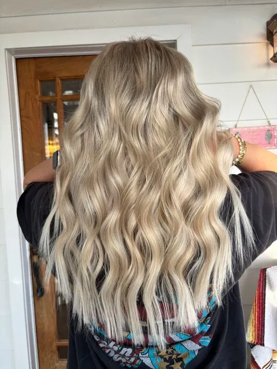 https://cdn.salonspotlight.com/photos/mk8pGEOOzy9RjkcRTZE7/fe533d3a-d727-4fe6-9f93-22683a69fe81_720x720
