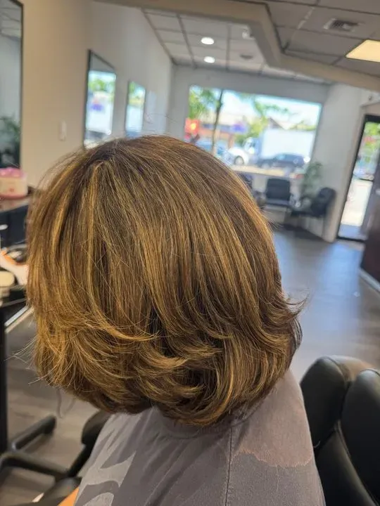 https://cdn.salonspotlight.com/photos/mkLyCqjy4SZHgl0eBmyf/da3e913c-c7d5-47d0-a98e-34353b1f1a3c_720x720