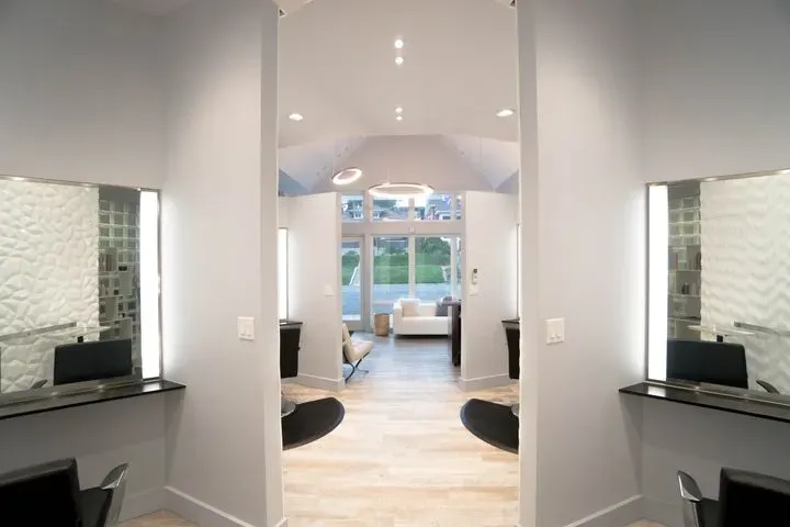 https://cdn.salonspotlight.com/photos/mkg5rqTsAYAh3lDhRBQU/f24ad797-18c9-48e1-9b23-f6ad9731ccbb_720x720