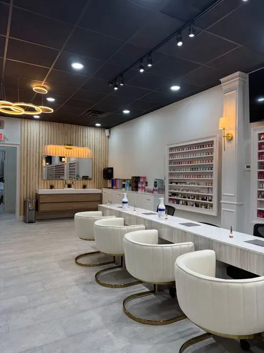https://cdn.salonspotlight.com/photos/mlOlZSckinZzmDwYDrVs/194bf01d-0bff-49ed-9a6d-dfa0141ff900_720x720