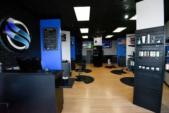 https://cdn.salonspotlight.com/photos/mnDPYVTOu8MQ7fqaaJNo/cf404b31-9559-4766-80e6-c4bffaf6c623_720x720