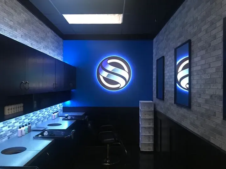 https://cdn.salonspotlight.com/photos/mnDPYVTOu8MQ7fqaaJNo/dd6152db-f548-4da6-a86d-fa9c3b1d47d2_720x720