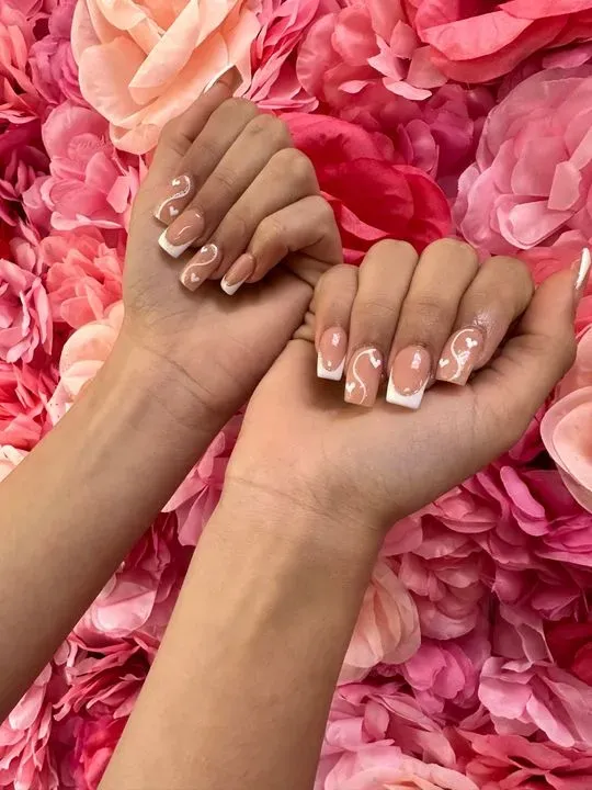https://cdn.salonspotlight.com/photos/moEryySBW6UAsQJnC7F1/7a8a0128-8763-4da1-b0ea-e15ebbdbd479_720x720