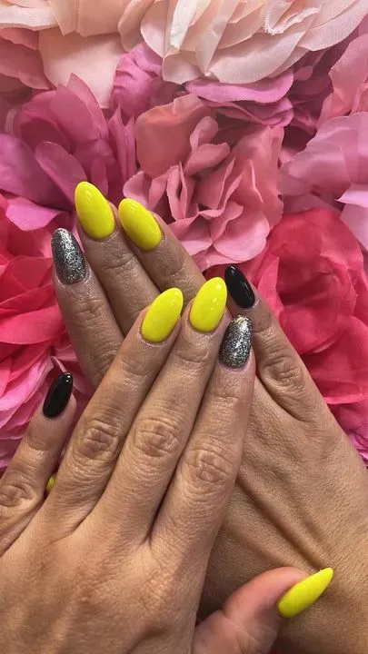https://cdn.salonspotlight.com/photos/moEryySBW6UAsQJnC7F1/cf8d6131-eec7-46ec-a138-71c22080073c_720x720