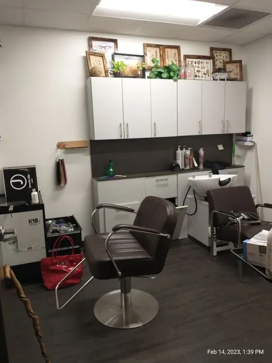 https://cdn.salonspotlight.com/photos/mp3ecgnEavKJrnugLG2o/f0e5d253-9d39-4f3c-b3bd-bbe28721d856_720x720