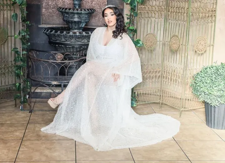 https://cdn.salonspotlight.com/photos/mqAsNFq6rXpc54hPGC4A/f3931cbb-962c-4104-96c8-ae6350011baf_720x720