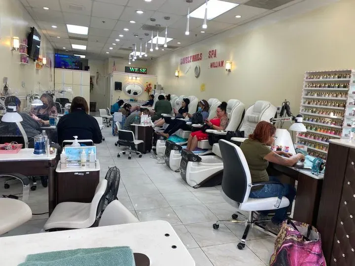 https://cdn.salonspotlight.com/photos/mr09plyGEHRpSdpfooI5/425749c7-6047-4c99-9363-d608c6c1cec6_720x720