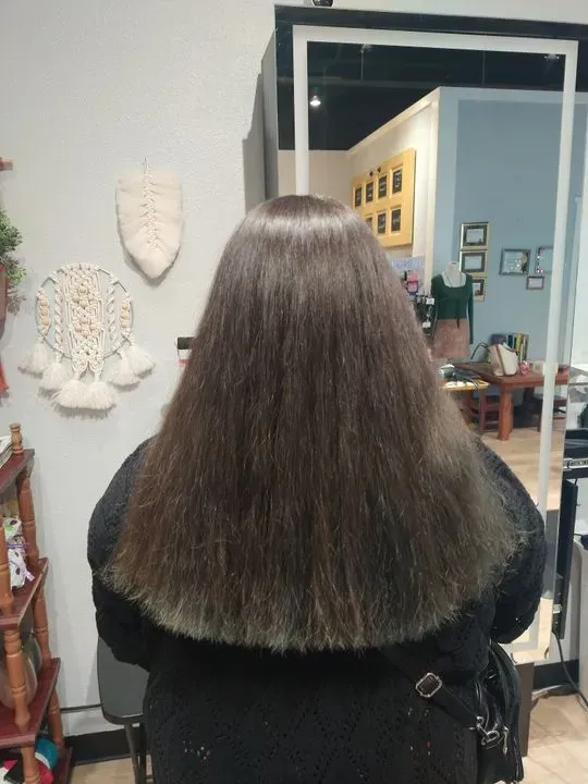 https://cdn.salonspotlight.com/photos/msjiJV9pzbol8exlsocO/0c140ef1-ee45-4c64-a8f5-f9e50e7a05e2_720x720