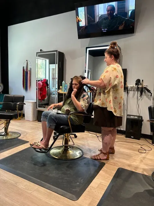 https://cdn.salonspotlight.com/photos/msjiJV9pzbol8exlsocO/97861dc0-ab0e-4458-83cb-c79869726115_720x720