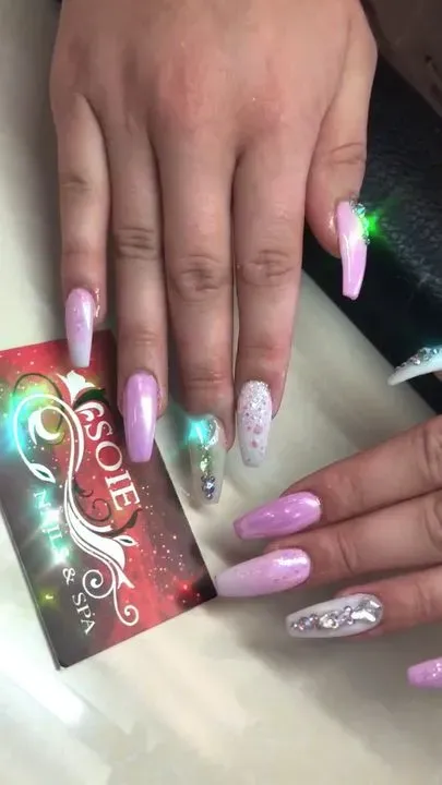 https://cdn.salonspotlight.com/photos/muIdy9DkCRITaXtYXyEj/b9f6b8c4-dbb4-444b-b7a6-8fbdf0ffc973_720x720