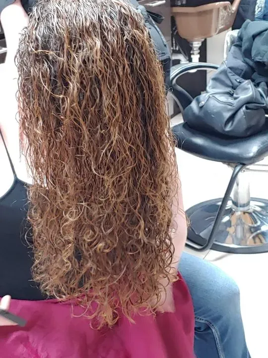 https://cdn.salonspotlight.com/photos/mufCwumexD7W0RMOOI84/155f17ae-8ad3-4dce-b5ea-f9091c28125c_720x720