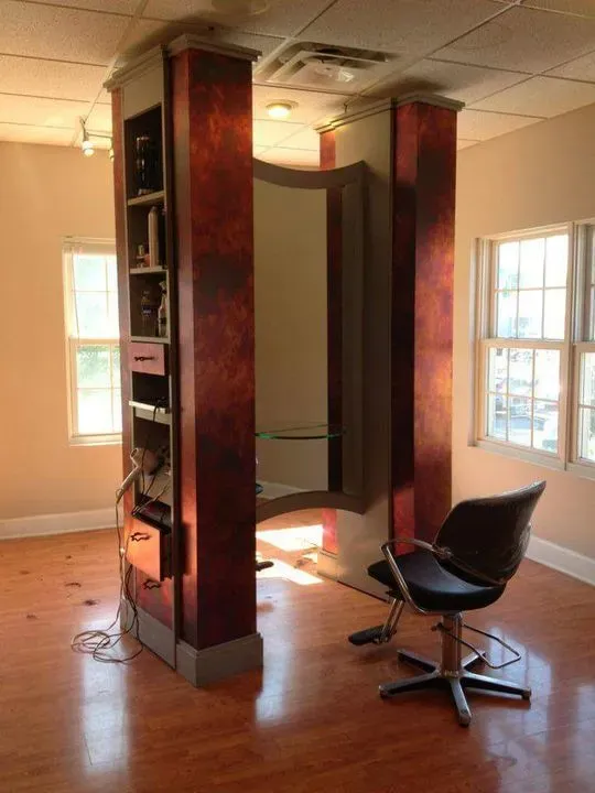 https://cdn.salonspotlight.com/photos/mvNs0ESlzrHMDn9FG8OK/201929f0-feb6-406c-84bd-59d404a12b3b_720x720