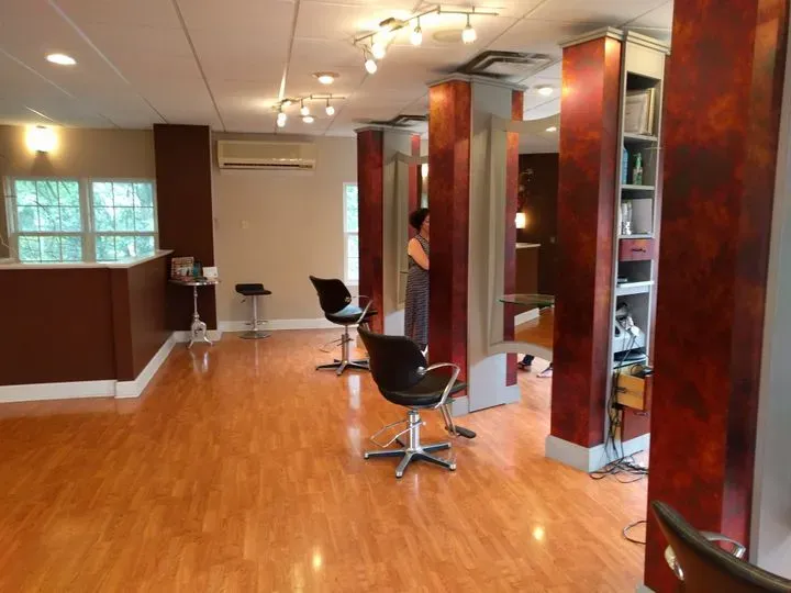 https://cdn.salonspotlight.com/photos/mvNs0ESlzrHMDn9FG8OK/61264a84-84b3-40ec-9097-8766773d5637_720x720