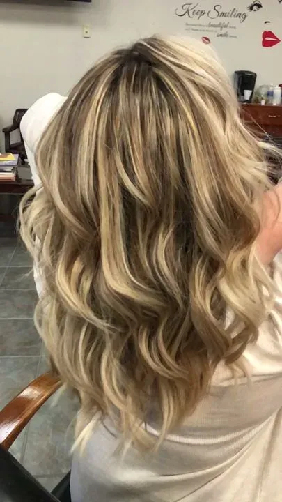 https://cdn.salonspotlight.com/photos/mvuseEZcgtFzYkeKxXi6/e0ea7477-0fcf-4d16-8e62-67687994cc82_720x720