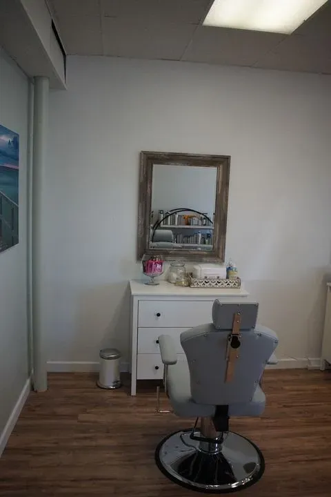 https://cdn.salonspotlight.com/photos/mzRBJShnz2beZqUSHid5/b14db44f-6bbb-4d56-ac22-e46b23bbb32b_720x720