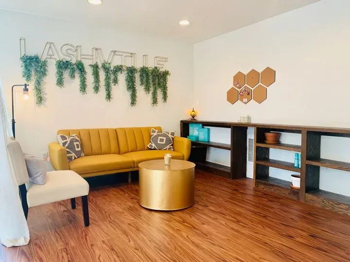 https://cdn.salonspotlight.com/photos/n0sN2F7O9SgKlYBChdgL/346dcee8-5b75-46de-b7c8-c7c1b5aef73e_720x720