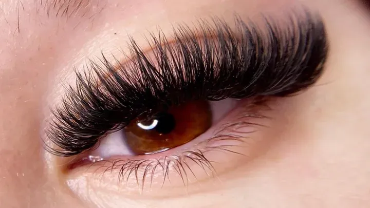 https://cdn.salonspotlight.com/photos/n0sN2F7O9SgKlYBChdgL/ba7c9caa-f5e3-4424-8d65-2807d142d47c_720x720