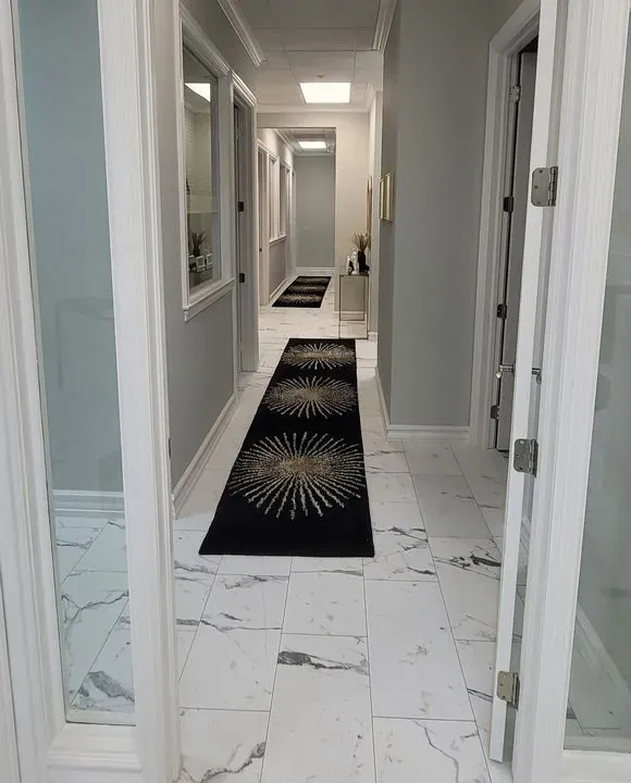 https://cdn.salonspotlight.com/photos/n1P52jwI8ppwTDvvgahk/c8fa1722-8f0b-40f0-92f4-1d72459729d9_720x720