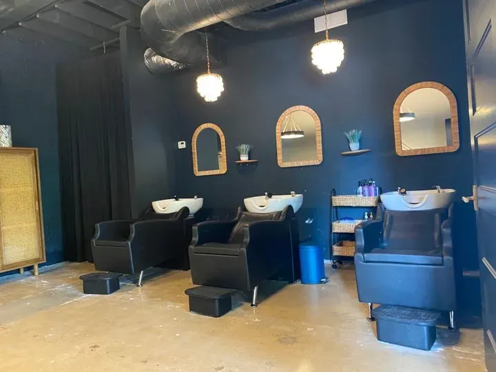 https://cdn.salonspotlight.com/photos/n1SJ6O1BxHmoa79rBNij/a6e68903-6121-4f6b-92f2-0b9c97e54cfd_720x720