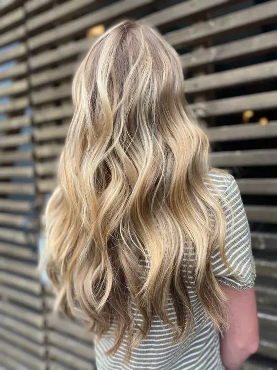 https://cdn.salonspotlight.com/photos/n1SJ6O1BxHmoa79rBNij/f48248d3-6fc1-4ba6-86f5-57d23d20ba19_720x720