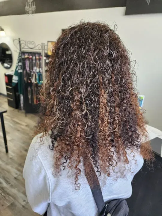 https://cdn.salonspotlight.com/photos/n242MPPF9uMUMyRzbkYJ/1d5b2eff-4bf2-4d17-9169-0bce513d79d8_720x720