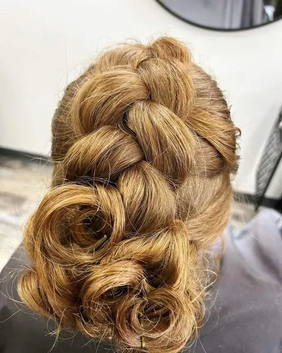https://cdn.salonspotlight.com/photos/n242MPPF9uMUMyRzbkYJ/91411de8-5372-48ef-a1dd-68c864b5e46d_720x720
