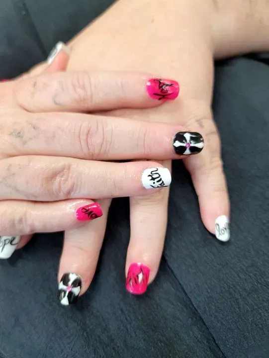 https://cdn.salonspotlight.com/photos/n242MPPF9uMUMyRzbkYJ/eebeeb12-ca6a-496c-99e1-44a735448c62_720x720