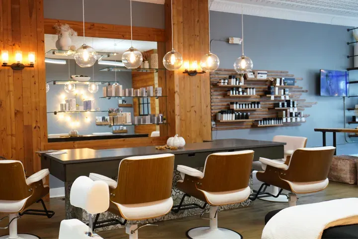 https://cdn.salonspotlight.com/photos/n3yrie5Ybr7afYtzzuwA/844ac773-a0cb-4709-80e2-b539943d2c9f_720x720