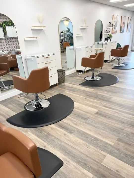 https://cdn.salonspotlight.com/photos/n9e8aqPebX9go5xsdA5j/58b3e110-1017-4d1a-8f48-e174d258c458_720x720