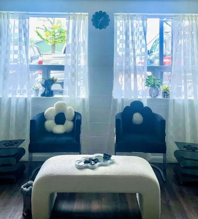 https://cdn.salonspotlight.com/photos/n9k4xaahoRW4zpCy5bVh/2e40add8-8cc2-427b-897c-576baac698db_720x720