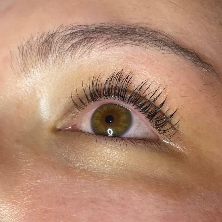 https://cdn.salonspotlight.com/photos/n9k4xaahoRW4zpCy5bVh/360b15cb-7c9b-48b7-bd1f-39bed8ddbb87_720x720