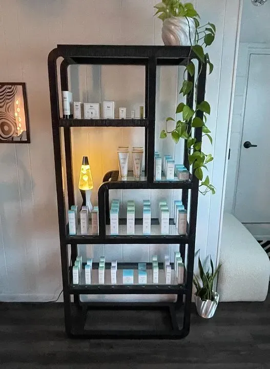 https://cdn.salonspotlight.com/photos/n9k4xaahoRW4zpCy5bVh/924d462f-9b18-475d-8dc7-1f1c50cdd240_720x720