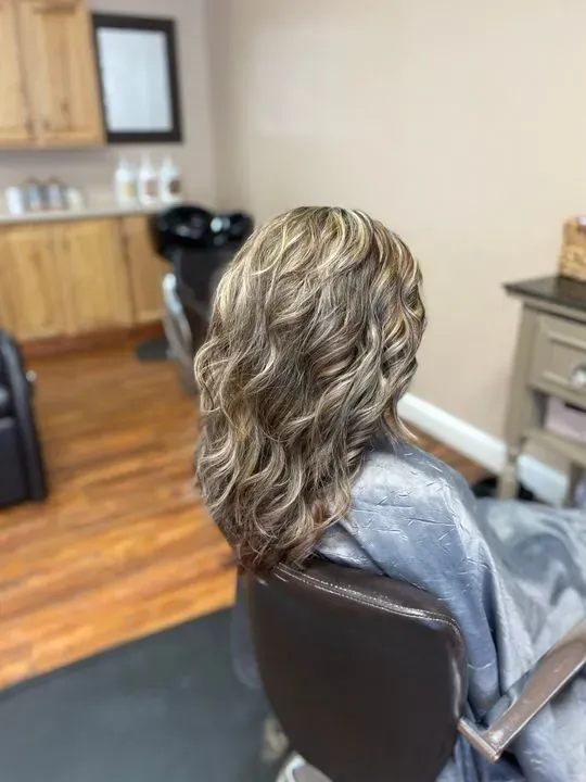 https://cdn.salonspotlight.com/photos/nApLakXyUZjlNnIfKOIy/cb4721d1-a374-4802-b0d2-4a4ec03a79c0_720x720