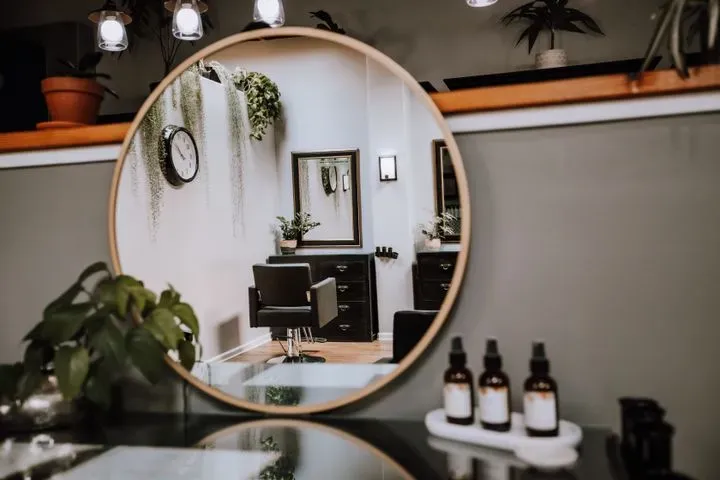 https://cdn.salonspotlight.com/photos/nBUVXT1R6XovbGy4Qj4O/1fa44412-6e4f-4c4f-b0c3-48bf433d7f58_720x720