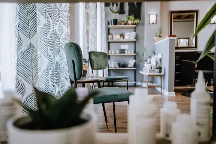 https://cdn.salonspotlight.com/photos/nBUVXT1R6XovbGy4Qj4O/9643eb6f-6379-4a23-aa36-90c5c802ab03_720x720