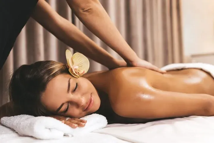 https://cdn.salonspotlight.com/photos/nBtVm7tglMS7iEKZa3fw/182879d4-24d1-494a-95eb-1b9ea320588c_720x720