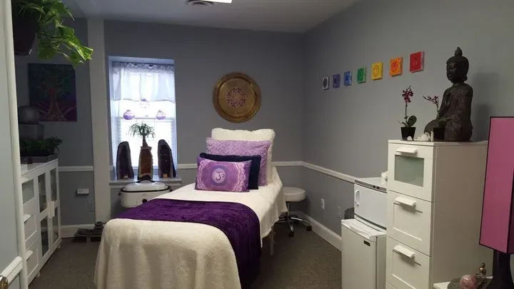 https://cdn.salonspotlight.com/photos/nBtVm7tglMS7iEKZa3fw/b90cd692-e4d4-4047-ad9a-3a901f7b2fa7_720x720