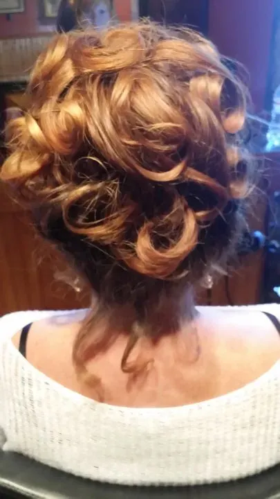 https://cdn.salonspotlight.com/photos/nCHcGInITTWyRjgx9AkI/7543c9ac-b006-4dd4-ac9a-060831034e7e_720x720