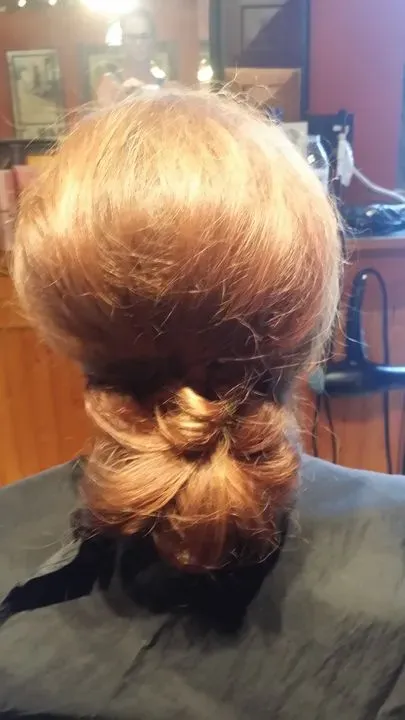 https://cdn.salonspotlight.com/photos/nCHcGInITTWyRjgx9AkI/b718d002-3b87-48f4-a5ec-a60730e5eb34_720x720