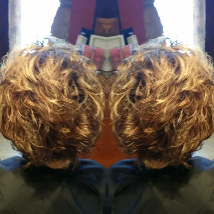 https://cdn.salonspotlight.com/photos/nCHcGInITTWyRjgx9AkI/ec87e9ce-50ec-495f-92f9-234633f2b906_720x720