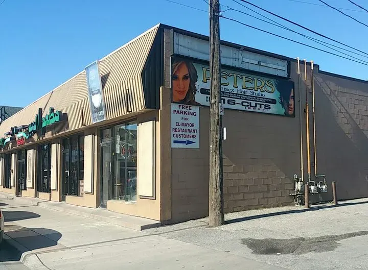https://cdn.salonspotlight.com/photos/nDhICmtAlQvoewsSPSxk/90bbe109-d98e-42f9-8b43-9742b097074f_720x720