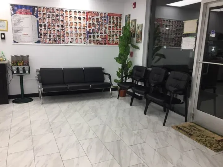 https://cdn.salonspotlight.com/photos/nEy3RTx3GkEbkXulq12N/0545a4a8-79ce-4071-91d5-6fd2378c8c6b_720x720