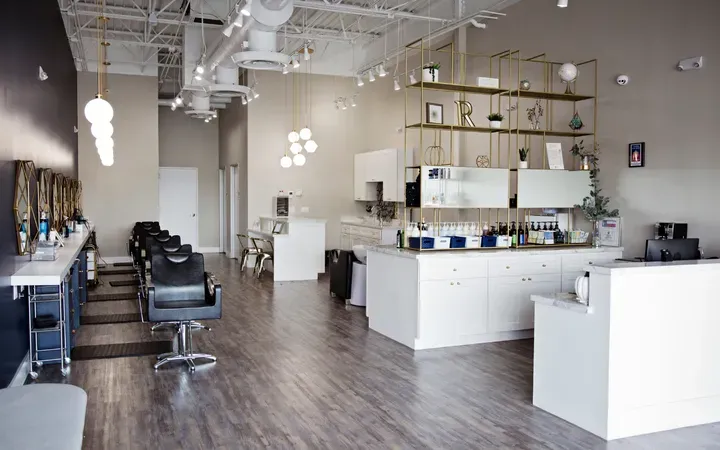 https://cdn.salonspotlight.com/photos/nFy3V5WfMyuEutI6ueG2/3de2d004-afc8-4722-a57a-64b9196c17d4_720x720