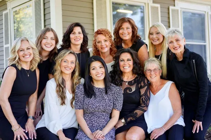 https://cdn.salonspotlight.com/photos/nGBdvIMrJdi6gRSwNqGD/9bbe7516-0863-4d50-ae00-d49c05819d28_720x720