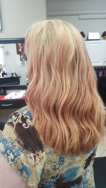 https://cdn.salonspotlight.com/photos/nGqhJ6i17JG6dH5AWOY4/2d717eac-f4f6-4780-a8d9-9b1dc4dd52fa_720x720