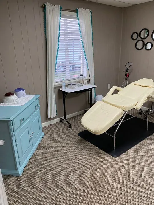 https://cdn.salonspotlight.com/photos/nHyCvCmDKFLv9Mz1cYtD/22e6e58c-2e4d-4c4d-bdd1-fa3cc470dcf8_720x720