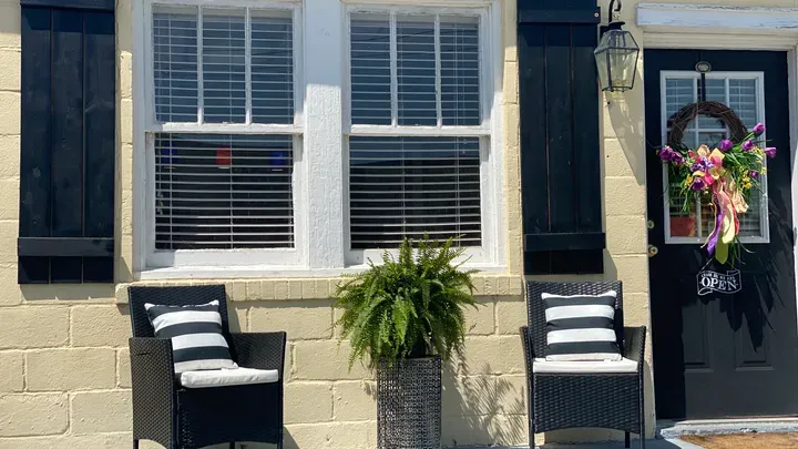 https://cdn.salonspotlight.com/photos/nHyCvCmDKFLv9Mz1cYtD/2e2ae157-5b9f-4b56-9e87-f0a177b0e2c7_720x720