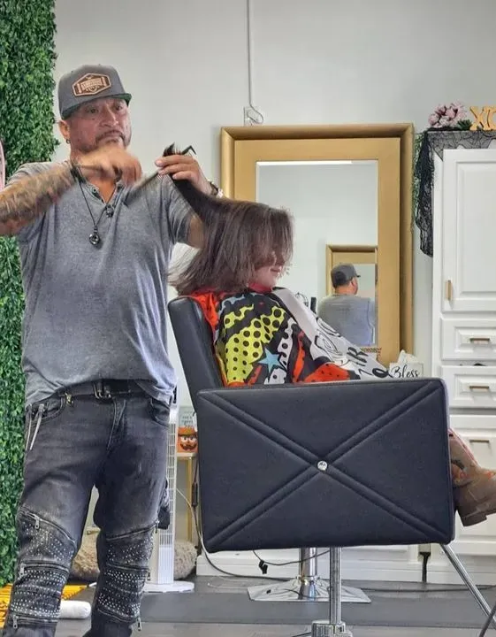 https://cdn.salonspotlight.com/photos/nKlUWP6mmb1rDNy6wlyV/2bae13aa-3d39-4e31-8739-7d3e2d8f322e_720x720