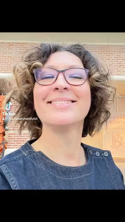 https://cdn.salonspotlight.com/photos/nKlUWP6mmb1rDNy6wlyV/8decdab0-3ed3-4fa3-8cf2-db100dcdbda6_720x720
