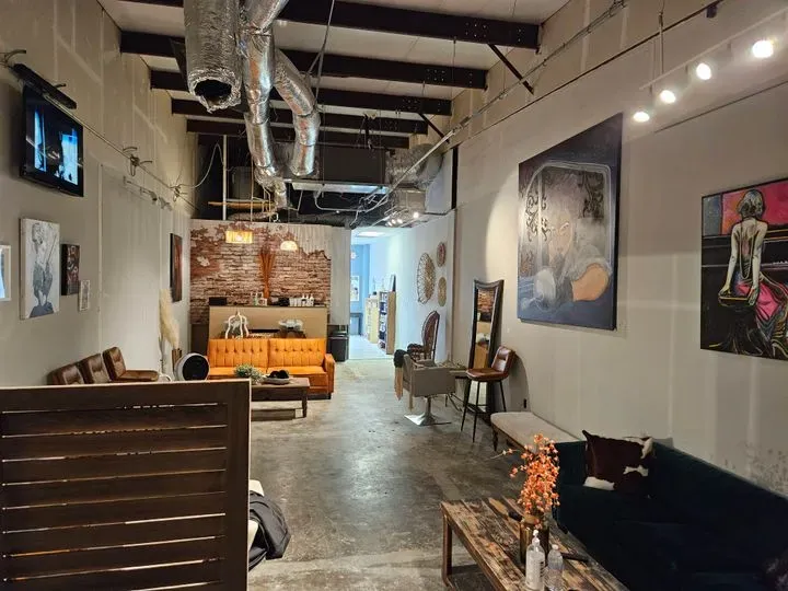https://cdn.salonspotlight.com/photos/nKlUWP6mmb1rDNy6wlyV/aff321fa-0010-4dc7-838a-d38f791a9028_720x720